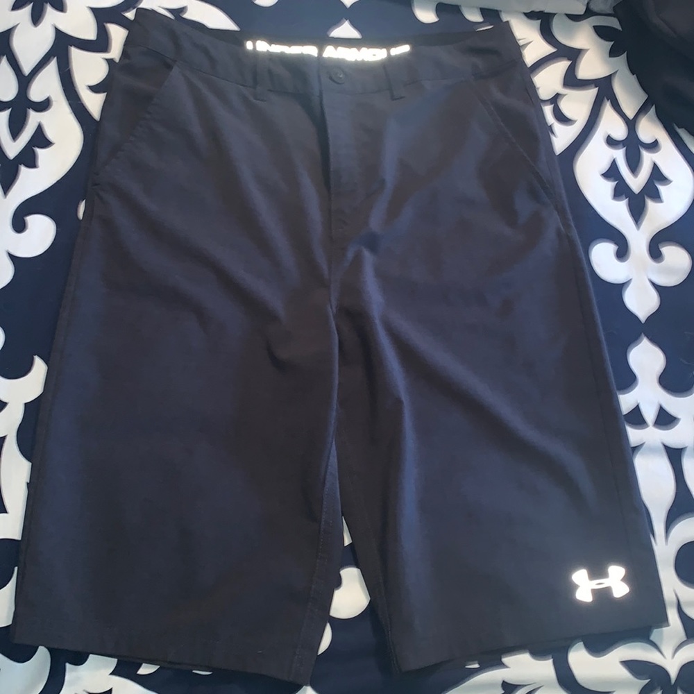 Under Armour Dark Charcoal Gray Golf Dress Shorts - wrinkle resistant W30 L20